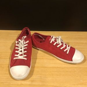 Red low top Lacoste
